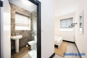 Stylish Didsbury Apartment - Walk to Train Station - Image 5