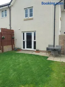 Entire 3 bedroom house in suburban area - Image 3
