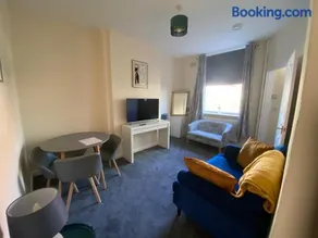 Cute Central House Sleeps 4 - Image 2