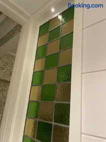 Overnight apartment with double bed, kitchenette, and shower - Image 3