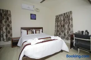 Iris Comfort Inn - Image 2