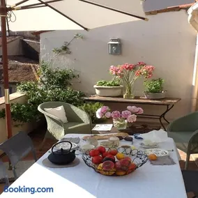 Elegant flat central Saint Tropez with terrace - Image 1