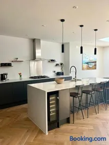 The Crescent Villa Lancing - Image 5