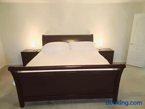 Dallas Lakeside Bliss Stay - Private Pool, Air hockey and High speed internet - Image 2
