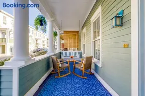 ☆Historic Living•2 Separate Spaces•Downtown•Walk to Forsyth Park•Private Patio/Porch☆ - Image 4