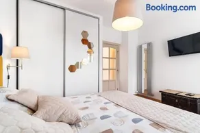 Modern Stylish Apartment near Beach - Image 2