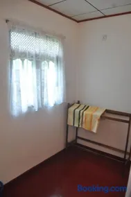 Sea Breeze Inn Talalla - Image 1