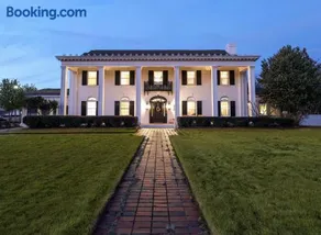 Wood Manor Guest House - Image 1