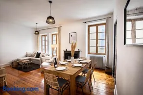 Appartement spacieux et chaleureux coeur de ville - Image 2