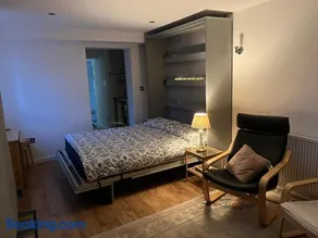 Tiny house with pull down bed - Image 5