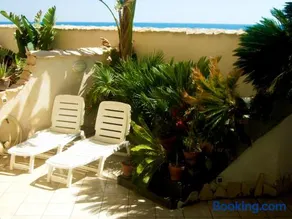 The Golden Rainbow - SEAFRONT apartments - Image 3