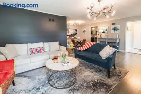 T-Town Bougie - Trendy and Fun! Next to Expo Square- Sagenet Center - Image 2