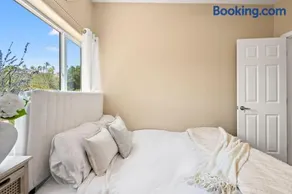 Modern Cozy Stay w Outdoor Patio & Grill - Image 3