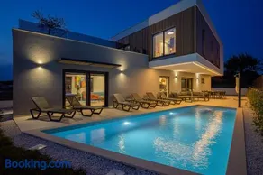 Luxury Villa Sicenta - Image 1