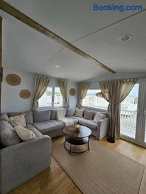 Jurassic Bliss - stylish static caravan with partial sea view at Durdle Door - Image 5