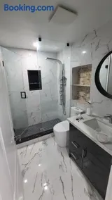 Luxury 2-Bedrooms Unit With Wifi, Ldr & Parking. - Image 4