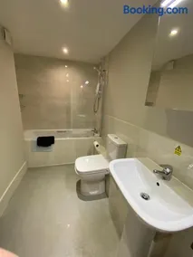 Buckingham House Apartment 2 - Image 4