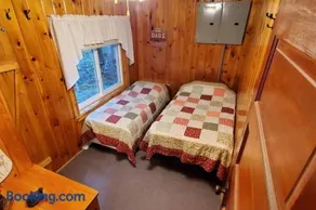 Quiet 2 Bedroom Bass Cabin In The Trees - Image 1