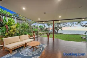Absolute Beachfront Family Retreat - Image 5