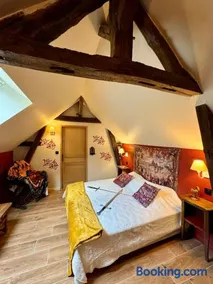 maison climatisée à thème médiéval avec baignoire balnéothérapie - Image 2