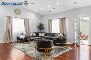 Goode Homes Luxury Family Home - Image 5