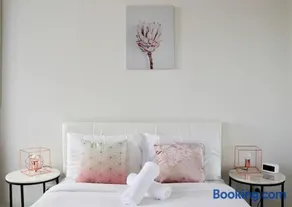 1 BRM 1 BATH, South Melbourne, Spacious with Balcony GS704 - Image 1