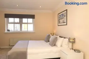 Quayside - family friendly waterside home - Image 4