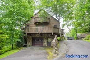 Charming Riverfront Cabin - Hot Tub Overlooking New River, Gas Fireplace - Image 1
