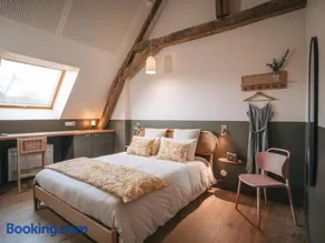 Charme Authentique du XIVe siècle avec WiFi et Parking à Contigny - Image 3