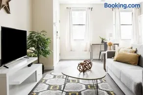 Prime Location Beacon Hill and Financial District - Image 1