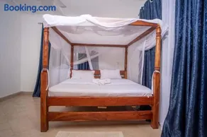 ECO-LUXURY 4 bedroom House Near Bofa Beach - Image 4