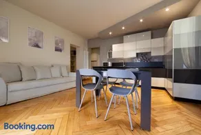 Casa Lagrange - elegant apt in the hurt of centre with parking by Home a porter - Image 5