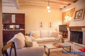 Traditional House in the Centre of Vasiliki - Image 3