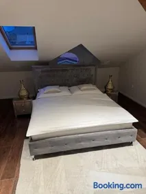 ROYAL Apartment - Image 2
