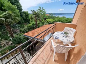 BOZENA Apartments with balcony and sea view - Image 4