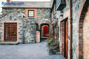 Cosy Rustic Cottages for Large Groups - Image 1
