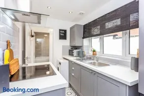 Boho Chic - Stylish Home in City Centre, Sleeps 4 - Image 4