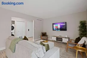 Relax & Unwind in Rochester Cozy Vacation Spot - Image 1