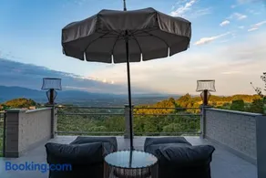Vin DiVino Mini Apartments - Image 2