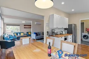 GreenLeafRetreat in Katoomba-Leura-Wentworth Falls-Blue Mountains-Pets Welcome-Free Parking & WIFI - Image 5