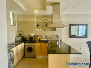 Executive Luxury Apartment Sandton - Image 5