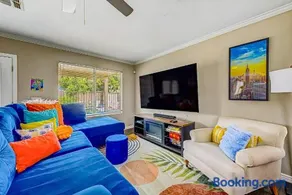 Family Fun 4 bedroom House Close to Everything - Image 3