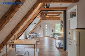 Traumhafte Ferienwohnung am Park, großer Balkon, voll ausgestattete Küche, Schreibtisch, WiFi, Smart TV, Carport, Wallbox, Fahrräder - Image 1