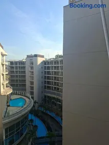 Waterfront and habour with pool - Image 3