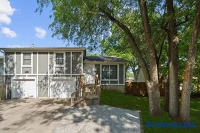 New Spacious Renovated Townhouse - Image 2