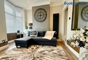 Stylish 2BR - Sleeps 6 - Central Stourbridge Gem - Image 1