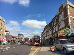 The Heath Haven- Morden 4 Bedroom House Near Station High Street, Free Parking WiFi - Image 2