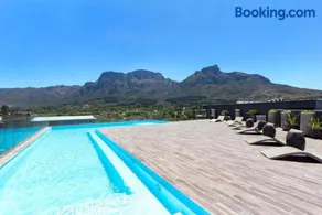 Newlands Peak Aparthotel 904 - Image 1