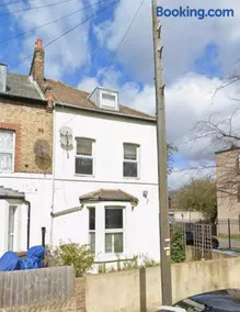 Large Leyton London Apartment - Image 2