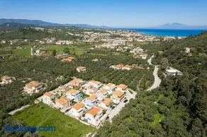Elysium Villa, Refined Stay Close To Sandy Shore - Image 2